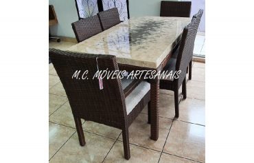 mesa-marmore-travestino-cadeira-fibra-sintetica