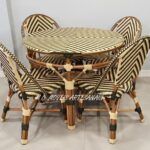 089 A– Conjunto de 1 Mesa e 4 Cadeiras Itália em Apuí